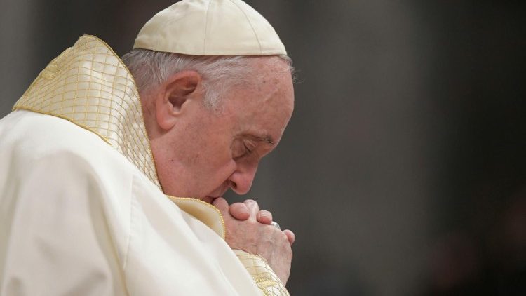 File photo of MAP Francis in prayer