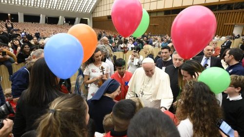 Il Papa al Dispensario Santa Marta: non dimentichiamo i bambini ucraini