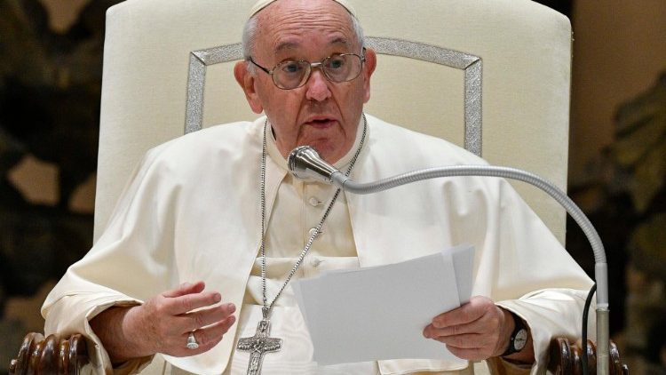 Papa Franjo se obraća vjernicima okupljenima na audijenciji