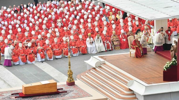 Hayati Baba Mtakatifu Benedikto XVI alijitahidi kuyasimika maisha yake katika kweli za Kiinjili, Upendo wa Kidugu. 