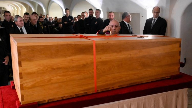 Mazishi ya Papa Mstaafu Benedikto XVI chini ya Kanisa kuu la Mt. Petro