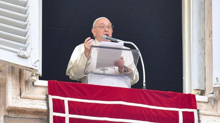 Papa Francesco all'Angelus (6 gennaio 2023)