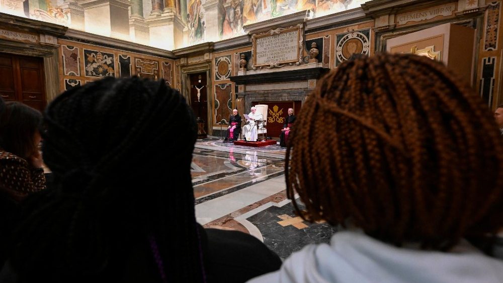 Na Sala Clementina, encontro do Papa com membros do Servi?o Missionrio Juvenil ( SERMIG )