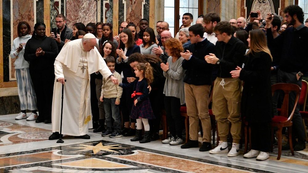 Na Sala Clementina, encontro do Papa com membros do Servi?o Missionrio Juvenil ( SERMIG )