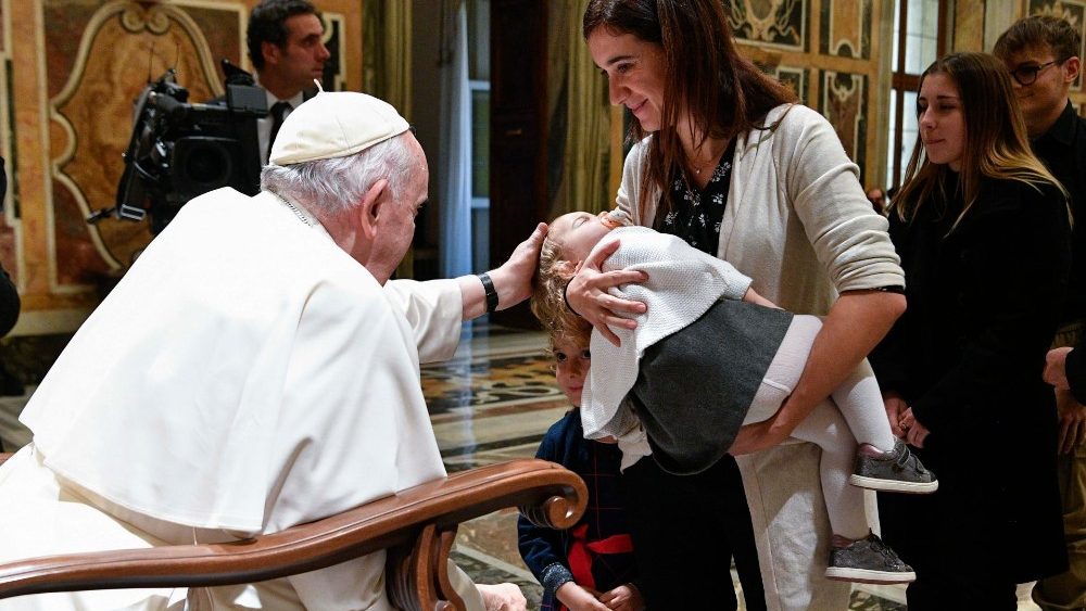 Na Sala Clementina, encontro do Papa com membros do Servi?o Missionrio Juvenil ( SERMIG )