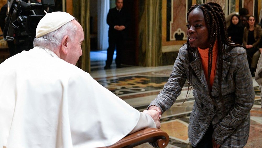 Na Sala Clementina, encontro do Papa com membros do Servi?o Missionrio Juvenil ( SERMIG )