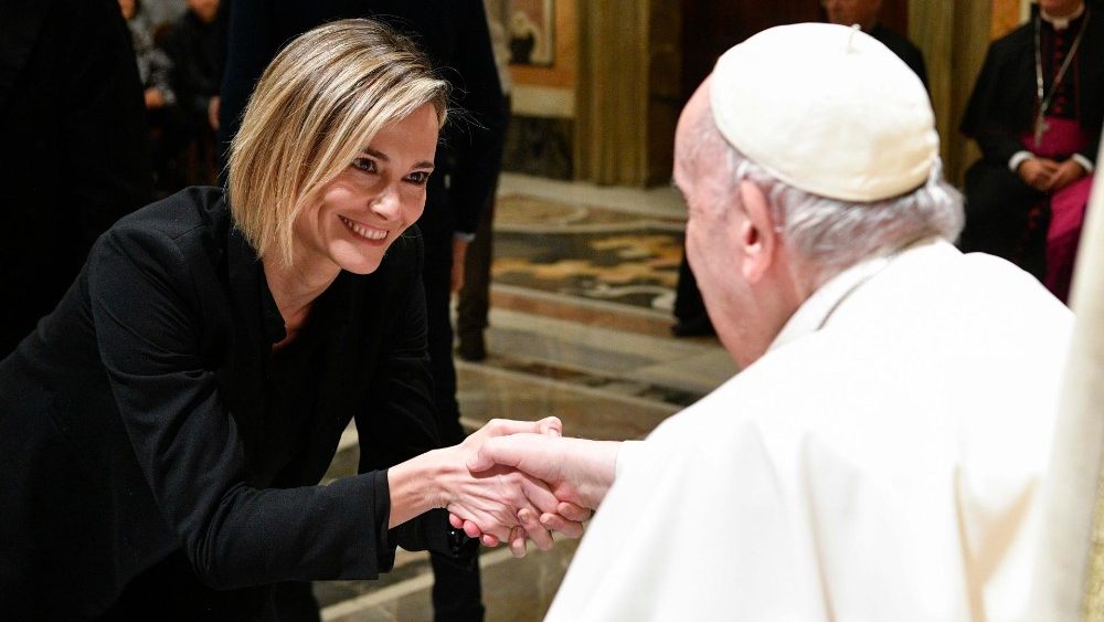 Na Sala Clementina, encontro do Papa com membros do Servi?o Missionrio Juvenil ( SERMIG )
