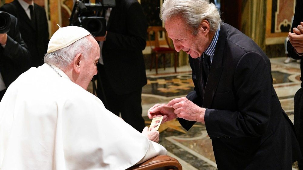 Na Sala Clementina, encontro do Papa com membros do Servi?o Missionrio Juvenil ( SERMIG )