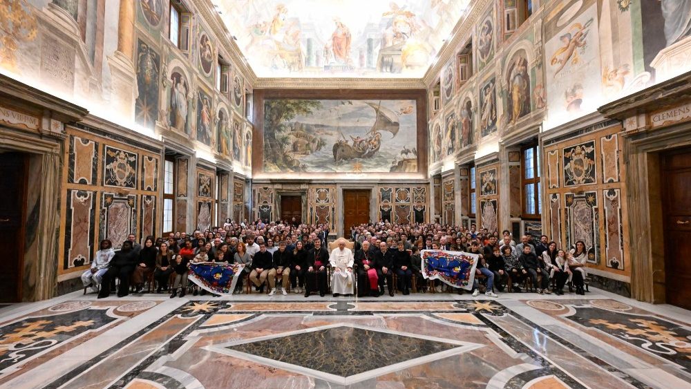 Na Sala Clementina, encontro do Papa com membros do Servi?o Missionrio Juvenil ( SERMIG )