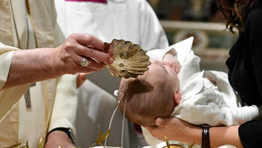 Missa com Batismos na Capela Sistina
