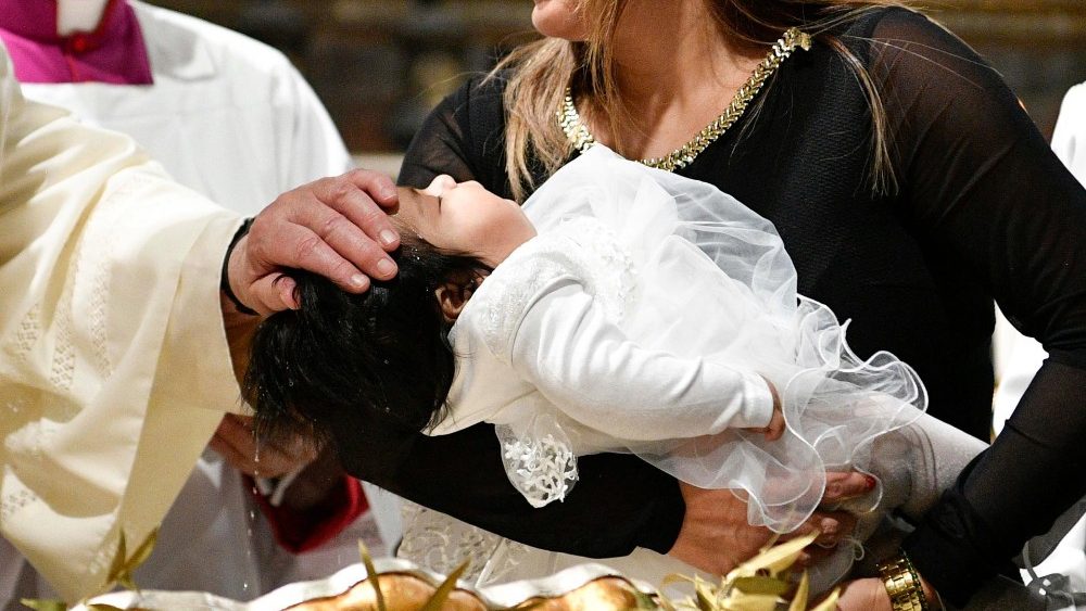 Missa com Batismos na Capela Sistina