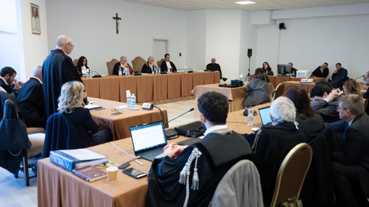 Proceso sobre gestión de los Fondos de la Santa Sede