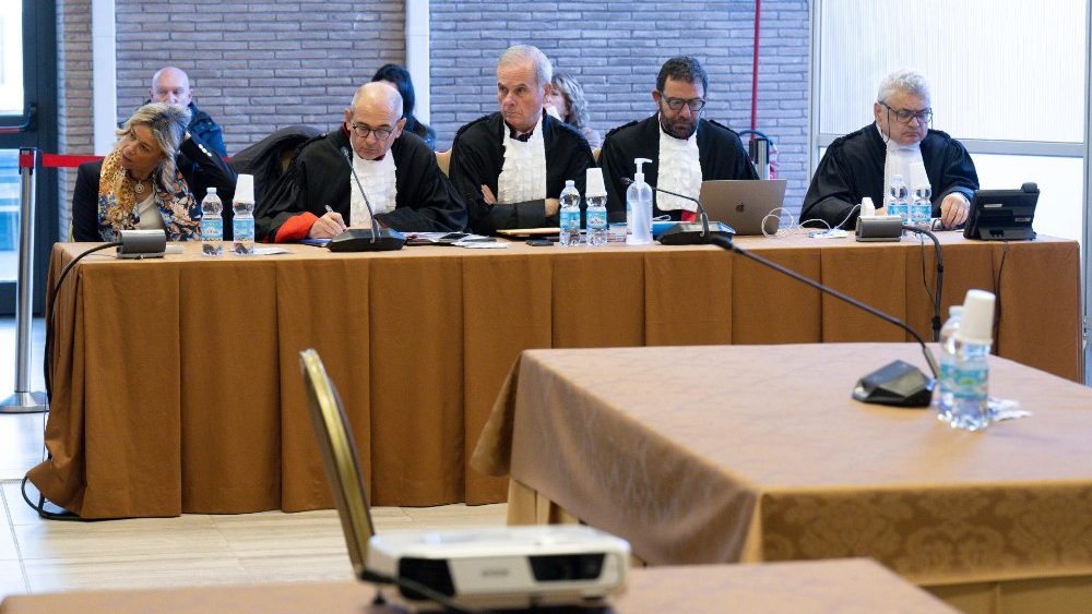 Proceso por la gestin de los fondos de la Santa Sede