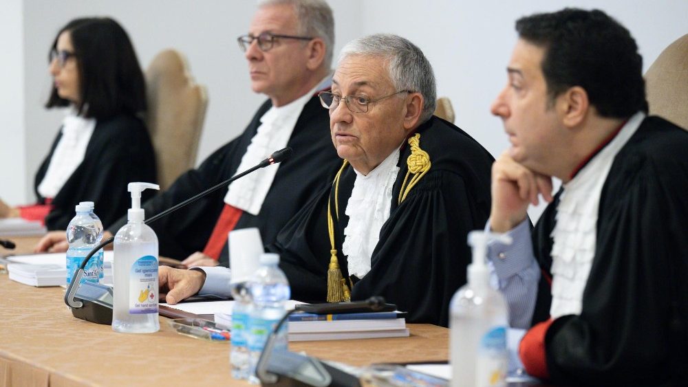 Proceso por la gestin de los fondos de la Santa Sede