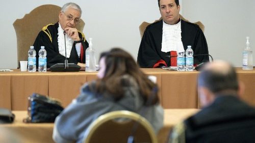 Chaouqui e Ciferri al processo in Vaticano. Becciu: un piano contro di me