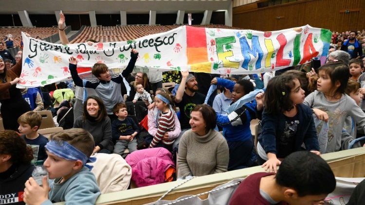 Le Pape François a reçu les jeunes de la communauté Jean XXIII en salle Paul VI du Vatican, samedi 14 janvier 2023. 