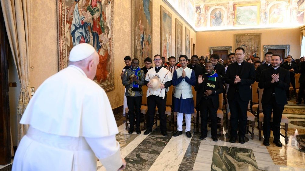 Il Papa con la comunit del Pontificio Collegio Urbano "de Propaganda Fide"