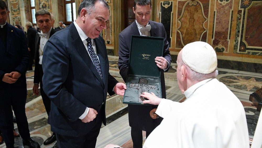 Papa com membros da Uni?o Nacional dos Mutilados por Servi?o 