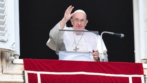 Papa, Ángelus: que hermoso es dejar todo para experimentar el servicio