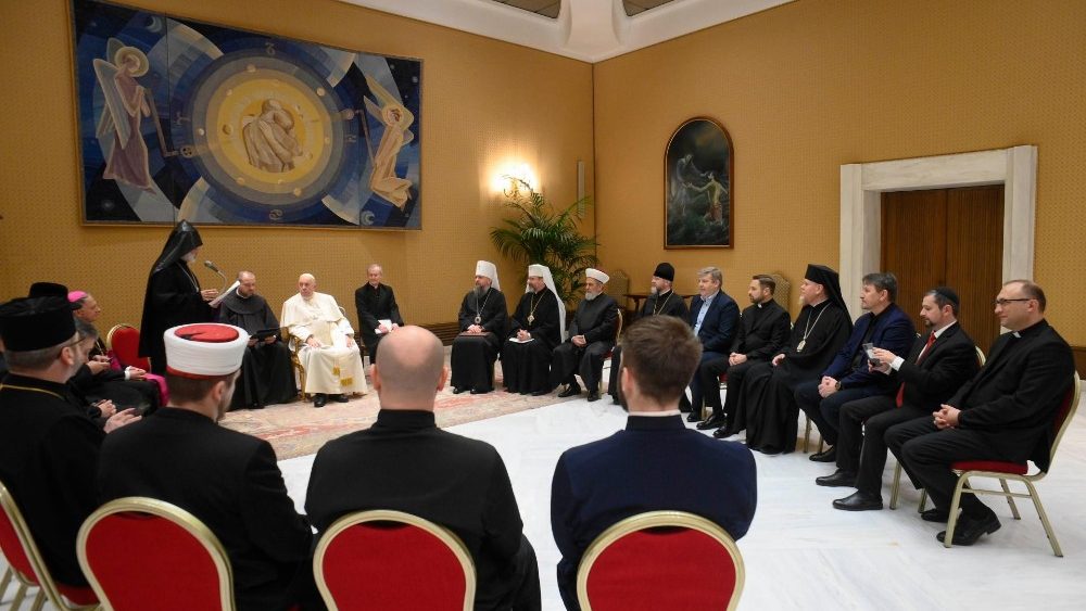 Papa Francisco com Delega??o do Conselho Pan-Ucraniano de Igrejas e Organiza??es Religiosas