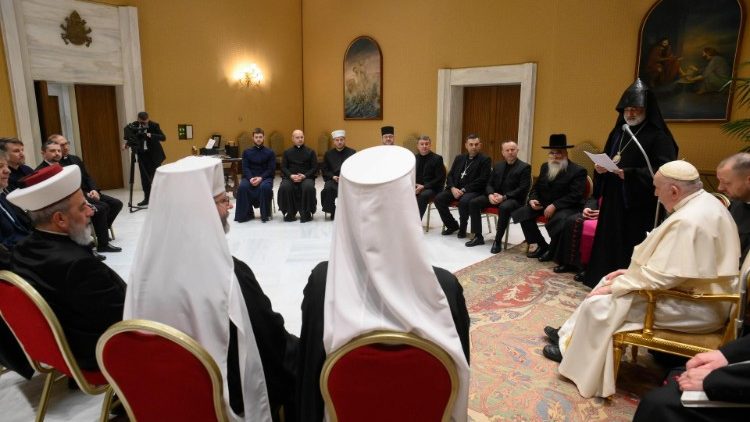 2023.01.25 Papa Francisko amekutana na Ujumbe wa Baraza la Makanisa na mashirikia ya kidini nchini Ukraine. 