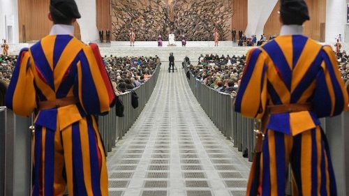 Audience générale: chacun de nous doit se faire pauvre intérieurement
