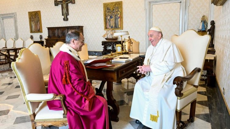 Franziskus mit Alejandro Arellano Cedillo, dem Dekan der Rota, an diesem Freitag