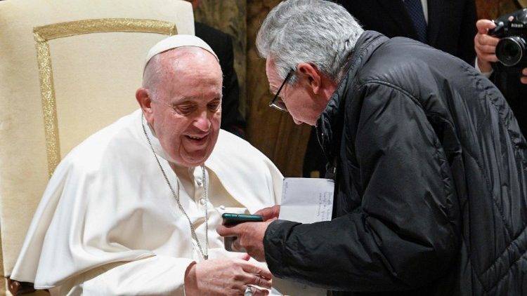 Der Papst bei der Audienz im Vatikan