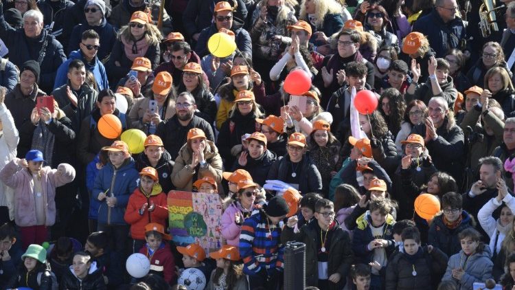Ragazzi di Azione Cattolica in Piazza San Pietro