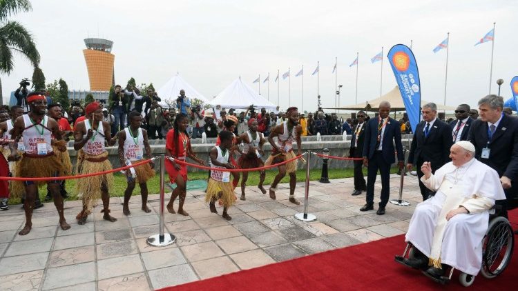 Franziskus bei der Ankunft in Kinshasa