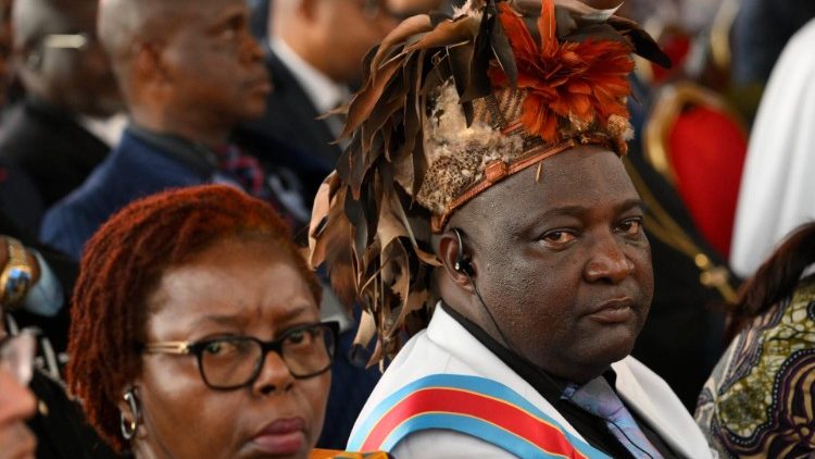 Viongozi wakisikiliza hotuba ya kwanza ya Papa