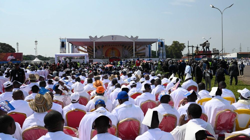 Messe clbre prs de l'aroport de N'dolo,  Kinshasa, le 1er fvrier 2023