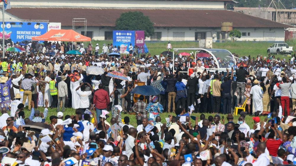 Messe clbre prs de l'aroport de N'dolo,  Kinshasa, le 1er fvrier 2023