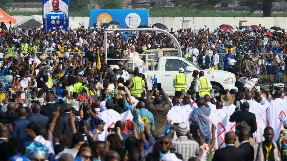 Messe clbre prs de l'aroport de N'dolo,  Kinshasa, le 1er fvrier 2023