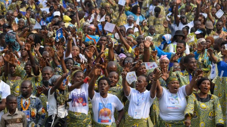 Jovens no encontro com o Papa na Repblica Democrtica do Congo