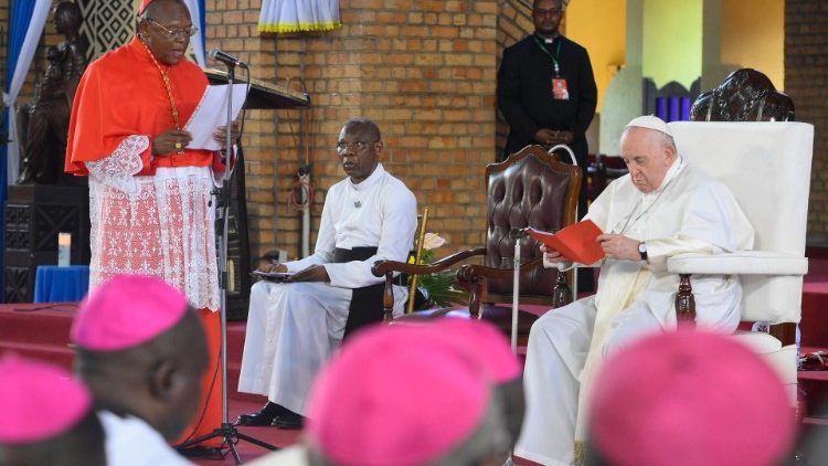 Viongozi wa Kanisa washinde kishawishi cha kumezwa na malimwengu