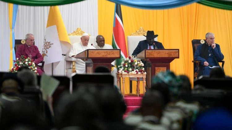 Itakumbukwa kwamba, Sudan ya Kusini ilijipatia uhuru wake wa bendera 9 Julai 2011 lakini tangu wakati huo imetumbukia katika vita, magonjwa, ujinga, umaskini na majanga asilia.