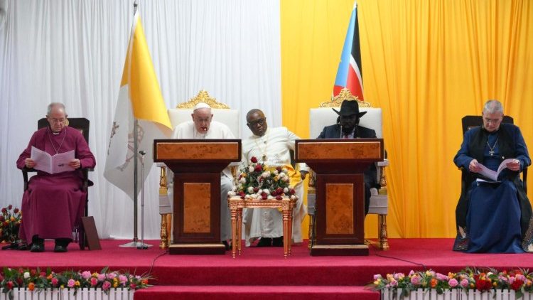 Nga e majta në të djathtë: kryeipeshkvi anglikan Welby, Papa Françesku, presidenti i Sudanit të Jugut, Salva Kiir dhe moderatori i Kishës së Skocisë, Greenshields