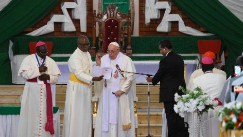 El Papa: Estén en medio de su pueblo para enjugar sus lágrimas