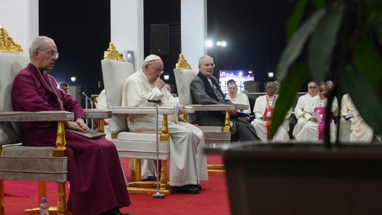 Francesco con larcivescovo di Canterbury, Justin Welby, e il moderatore dellAssemblea Generale della Chiesa di Scozia, Iain Greenshields