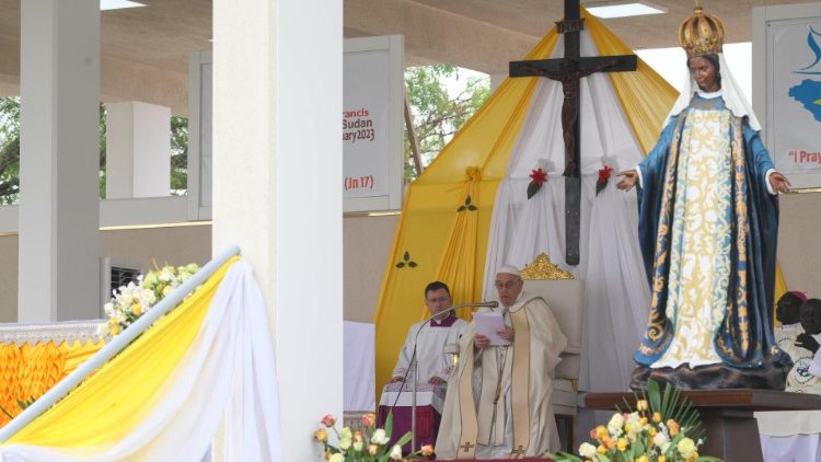 Un momento dell'omelia di Papa Francesco a Giuba