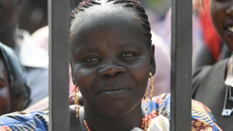 Mujer sudanesa en la misa del Papa en Yuba