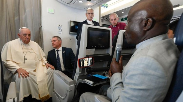 Conférence de presse du vol papal