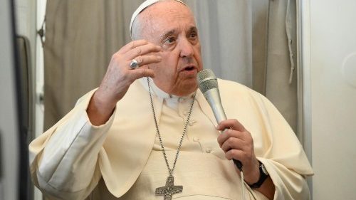 Il Papa: Tutto il mondo è in guerra, in autodistruzione, fermiamoci!