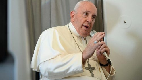 Papa: “Todo o mundo está em guerra, em autodestruição, vamos parar!”