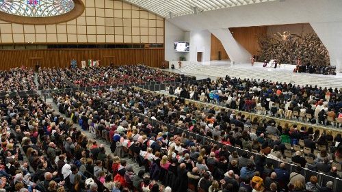 El Papa en la catequesis: Dios pone su esperanza en los pequeños y humildes