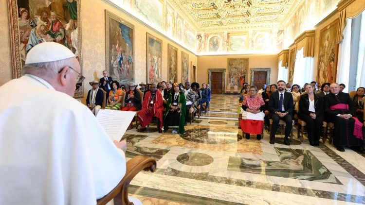 Audiencia del Papa a los participantes en la 6? Reunin Mundial del Foro de los Pueblos Indgenas.