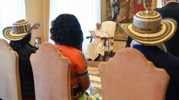 I rappresentanti dei popoli indigeni dal Papa