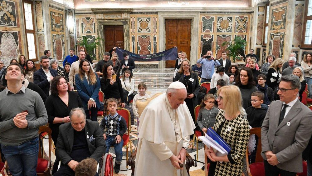 Papa Francisco com a representação da Federação Italiana de Doenças Raras