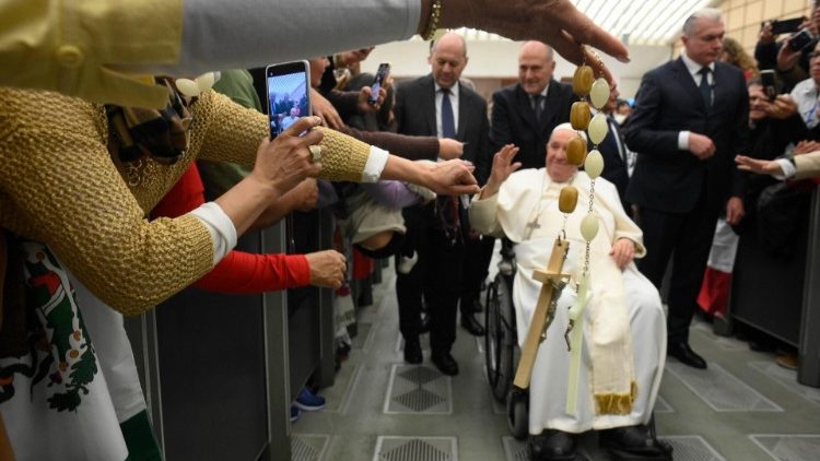 I saluti al termine dell'udienza